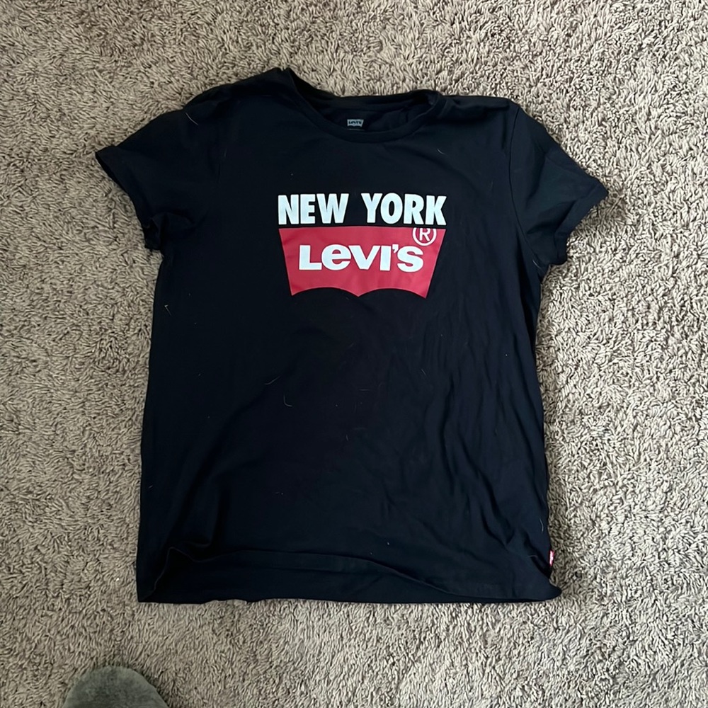 NY LEVIS GRAPHIC TEE